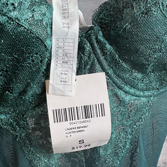 Lingerie - Picture 3 of 3